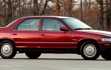 Dodge Dynasty 93, Dodge Dynasty LE - полная информация об автомобиле и особенностях моделей