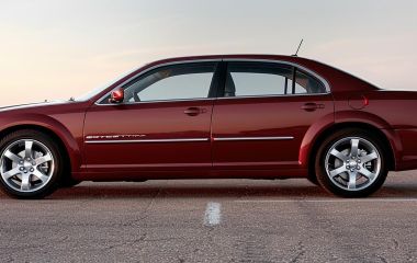 Разбираем зависимость рисунка шпилек колеса 2004 Dodge Stratus и 2006 Dodge Stratus отдельно для каждого года