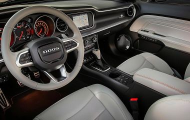 Dodge Challenger: интерьер отличительной особенностью автомобиля